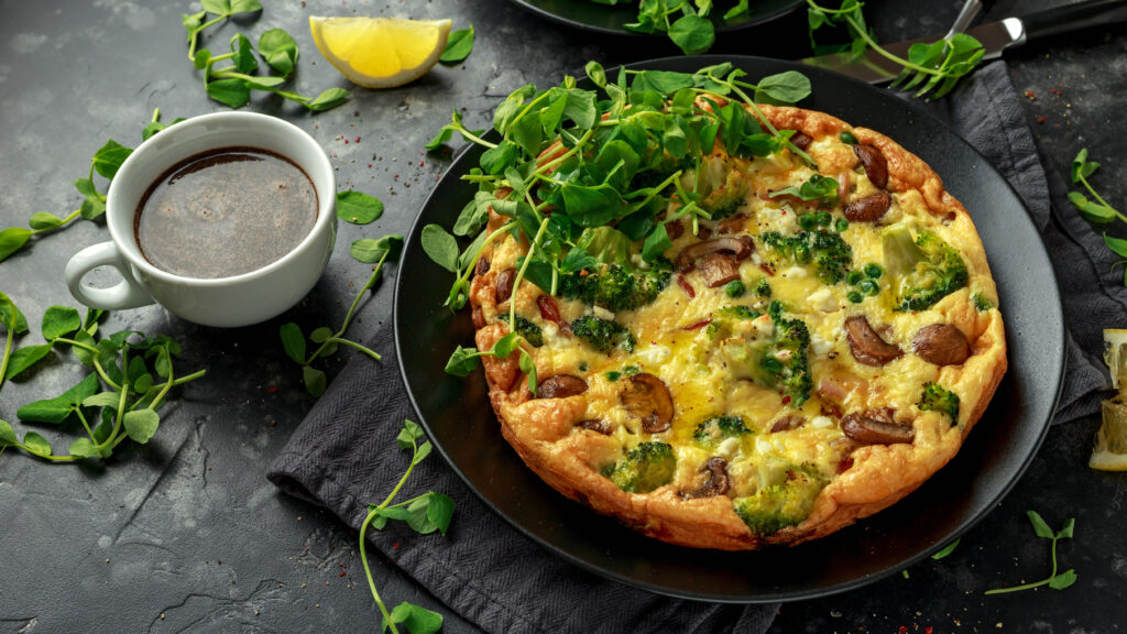 Homemade,Frittata,With,Mushrooms,,Broccoli