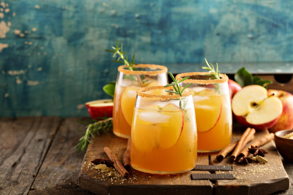 Hard,Apple,Cider,Cocktail,With,Fall,Cinnamon,,Cardamom,And,Star