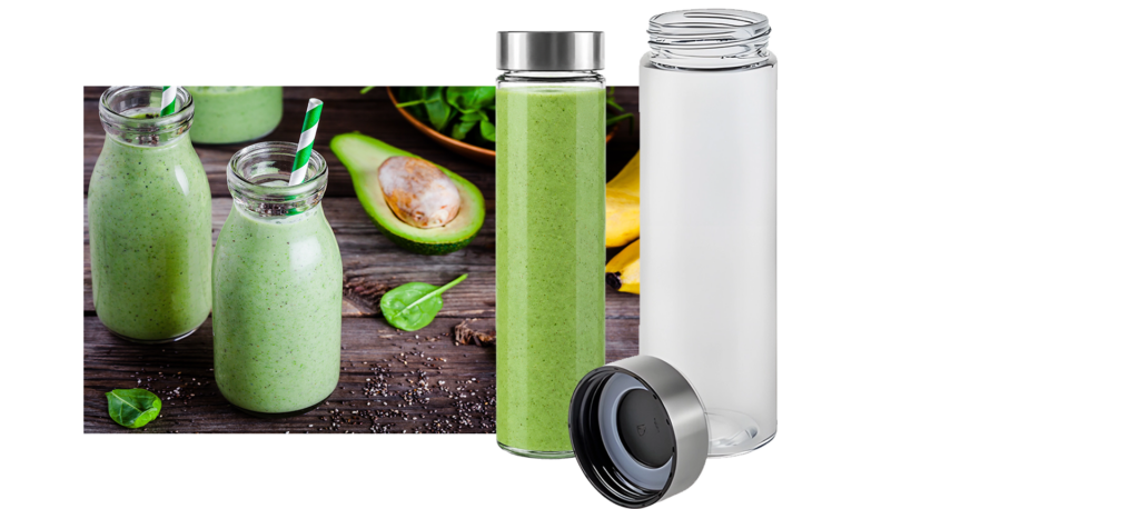 HG_shutterstock_520205353_Cremiger Avocado-Spinat-Smoothie_mit Flasche Spinat im Smoothie? Klingt erst mal gewagt – schmeckt aber überraschend genial! Dieser cremige Avocado-Spinat-Smoothie zeigt, wie lecker grüne Zutaten sein können. Banane sorgt für die perfekte Süße, Limette bringt eine frische Note und die Avocado macht jeden Schluck wunderbar samtig. Ob als schnelles Frühstück, kleiner Energieschub zwischendurch oder gesunder Snack an heißen Tagen – dieser Smoothie ist in wenigen Minuten gemixt und macht richtig gute Laune. Empfehlung von Schmackofatz: Glasflasche Simax 'Exclusive' 500 ml von Gläser und Flaschen